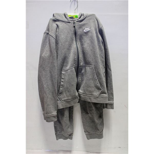 YOUTH L NIKE HOODIE WITH MATCHING SWEAT PANTS M