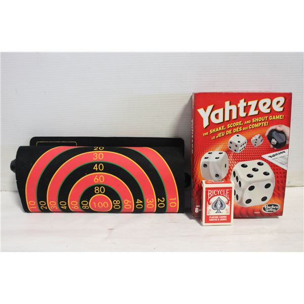FLAT WITH YAHTZEE - MAGNETIC DARTBOARD AND CARDS