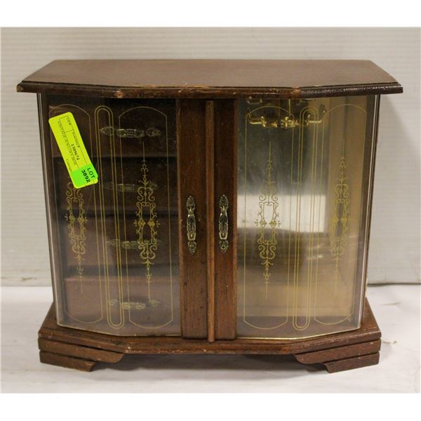 VINTAGE JEWLERY BOX
