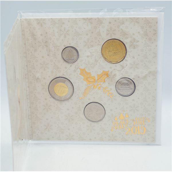 2019 HOLIDAY COIN SET IN PACKAGE