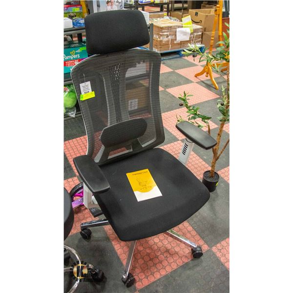 NEWLY ASSEMBLED ERGONOMIC CHAIR WHITE/BLACK