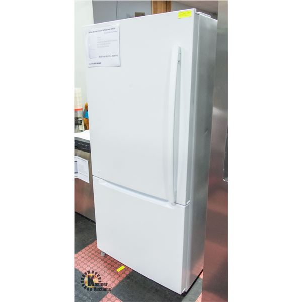 S&D MOFFAT 30" 19 CU FT WHITE BOTTOM MOUNT FRIDGE