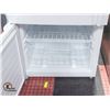 Image 3 : S&D MOFFAT 30" 19 CU FT WHITE BOTTOM MOUNT FRIDGE