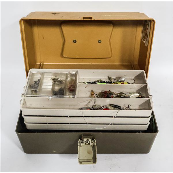 ESTATE VINTAGE PLANO FISHING TACKLE BOX