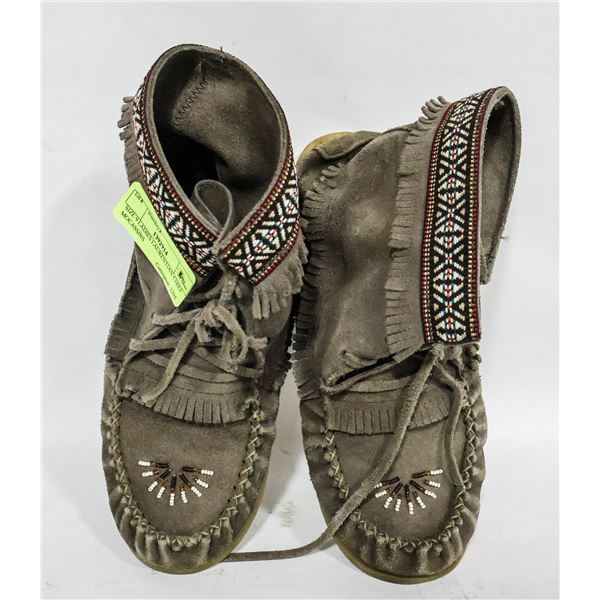 SIZE 9 LADIES LAURENTIAN CHIEF MOCASSINS