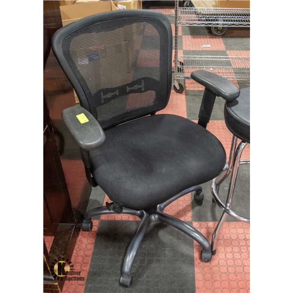 OFFICE CHAIR