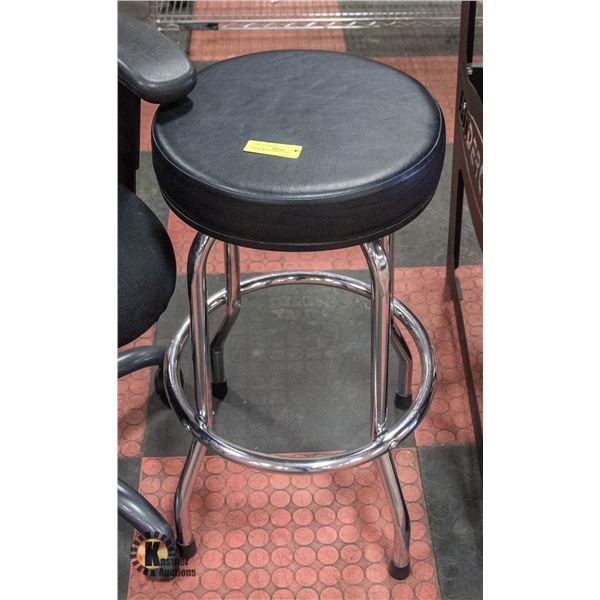 STOOL WITH SWIVEL SEAT