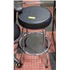 Image 1 : STOOL WITH SWIVEL SEAT