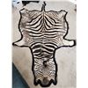 Image 1 : Zebra Rug