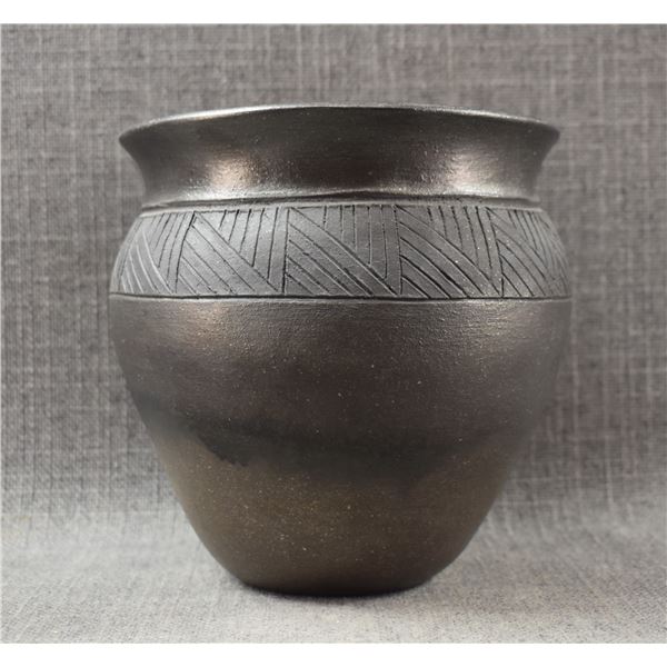 SAN JUAN POTTERY VASE (CLARENCE CRUZ)