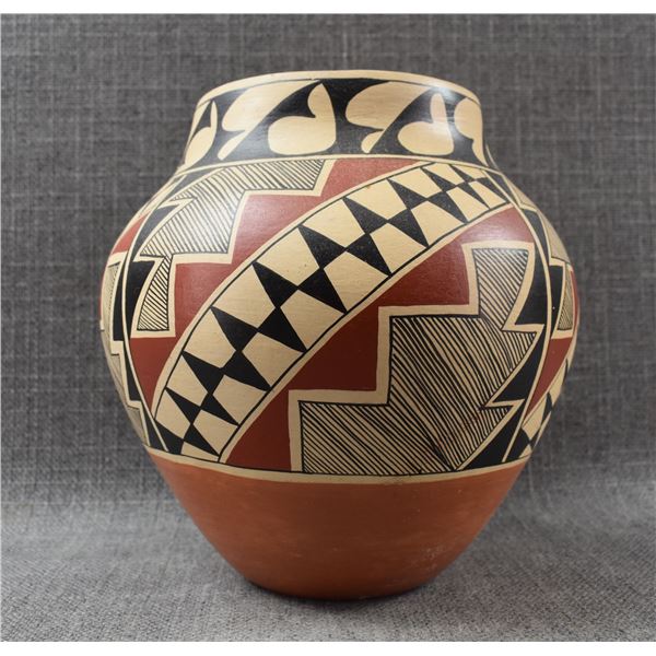 JEMEZ POTTERY VASE (MARY TOSA)