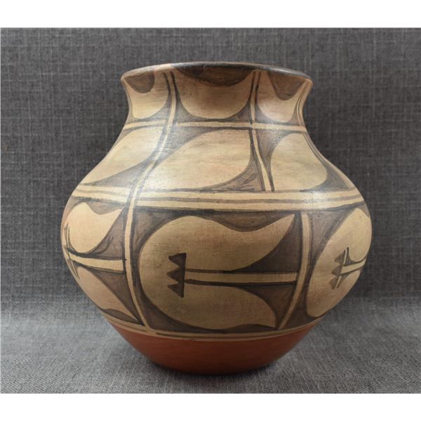 SANTO DOMINGO POTTERY OLLA