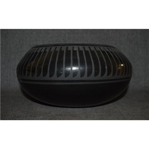 SAN ILDEFONSO POTTERY BOWL (BLUE CORN)