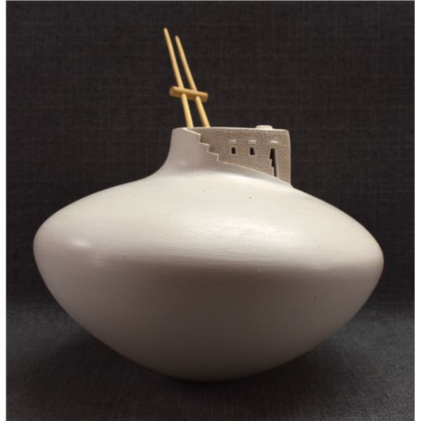 ACOMA POTTERY VASE (W GARCIA)