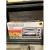 Image 1 : Black+Decker 4-Slice Toaster Oven With EvenToast Technology