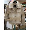 Image 1 : Levi’s Sherpa-Lined Jacket in Beige Plaid Design