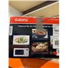 Image 2 : Galanz 0.9 Cu. Ft. 700-Watt Retro Microwave Oven in White