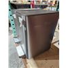 Image 2 : Brushed Stainless Steel Dual-Compartment Step Trash Can