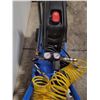 Image 2 : Mastercraft 8-Gallon Portable 135-PSI Air Compressor