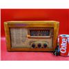 Image 1 : VTG Westinghouse Model 579 AM Radio Made in Canada