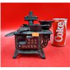 Image 1 : VTG Queen Miniature Cast Iron Stove