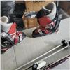 Image 5 : PAIR OF SKIIS WITH POLES AND PAIR OF SOLOMAN BOOTS