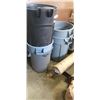 Image 1 : RUBBERMAID GARBAGE BINS