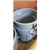 Image 4 : RUBBERMAID GARBAGE BINS