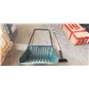 Image 1 : LARGE SNOW SHOVEL AND ICE SCRAPER