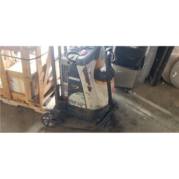 BLACK SCOOTER