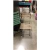 Image 2 : 2 METAL FOLDING CHAIRS