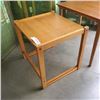 Image 2 : 2 VINTAGE END TABLES ONE HAS SLOTS FOR TV TRAYS TO SLIDE IN UNDERNEATH
