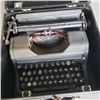 Image 2 : VINTAGE UNDERWOOD CASED TYPEWRITER
