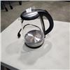 Image 2 : INSIGNIA 1.7L GLASS ELECTRIC KETTLE - TESTED WORKING, RETAIL $59