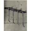 Image 2 : APPROX 240 GRID WALL HOOKS 42 LBS