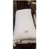 Image 2 : 2 CASPER KING SIZE ORIGINAL PILLOWS