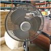 Image 2 : LASKO FLOOR FAN