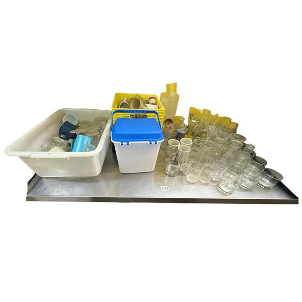 Large group of assorted glassware