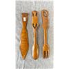 Image 2 : 3 ASSORTED HAND CARVED FIRST NATIONS TLINGIT UTENSILS
