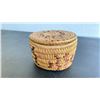 Image 3 : SALISH WOVEN CEDAR BARK LIDDED BASKET APPROX. 4" X 2 1/2"