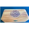 Image 2 : NORTHWEST COAST CARVED CEDAR KEEPSAKE BOX - EUGENE A. HUNT (1946 - 2002)