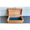 Image 3 : NORTHWEST COAST CARVED CEDAR KEEPSAKE BOX - EUGENE A. HUNT (1946 - 2002)