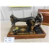 Image 2 : Singer Portable Sewing Machine 