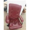 Image 3 : Leather/Leather Style Chair and Ottoman