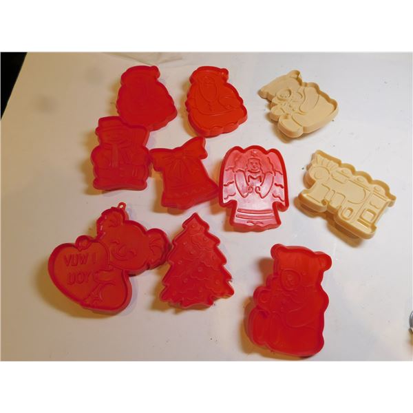 VINTAGE PLASTIC COOKIE CUTTERS