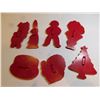Image 2 : VINTAGE PLASTIC RED COOKIE CUTTTERS