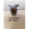 Image 4 : 1933 GRAIN EXHIBITION SALT AND PEPPER SHAKER