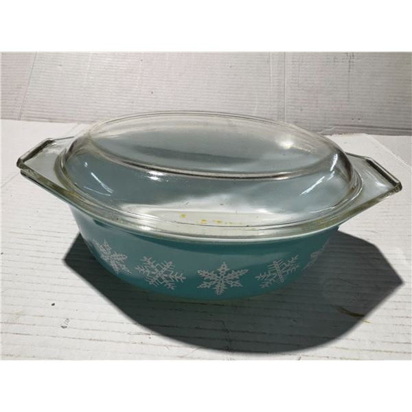 Pyrex Turquoise Snowflake Quart Oval.