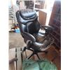 Image 2 : Solid Office Chair