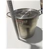 Image 2 : Large stock pot with lid